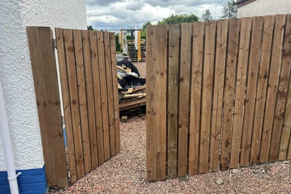 side gate of the fencing